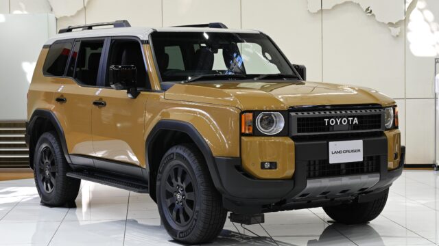 Toyota wzywa w USA ponad 105 tys. Land Cruiserów. Może wyciekać paliwo