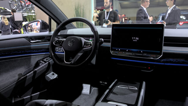 Volkswagen wzywa elektryki ID. i Cuprę Born do serwisu. Ryzyko pożaru baterii, ładowanie tylko do 80 proc.
